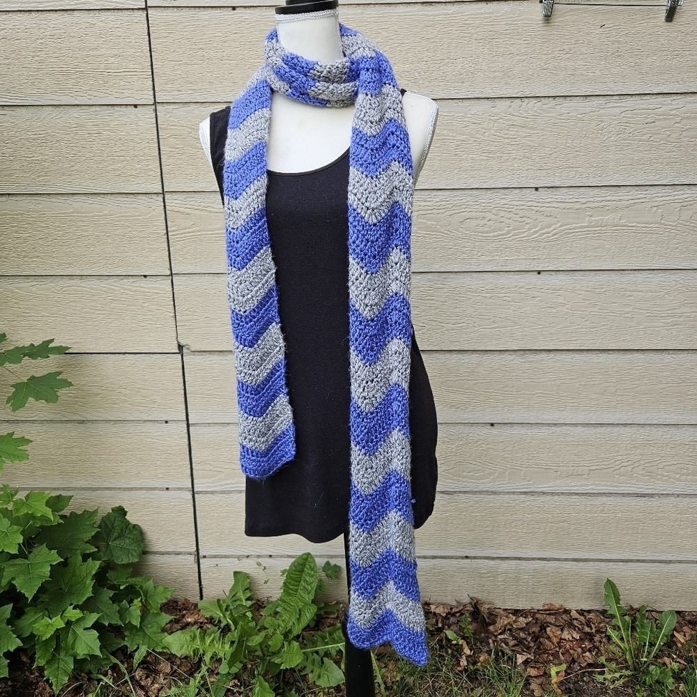 long blue and gray chevron knit scarf
